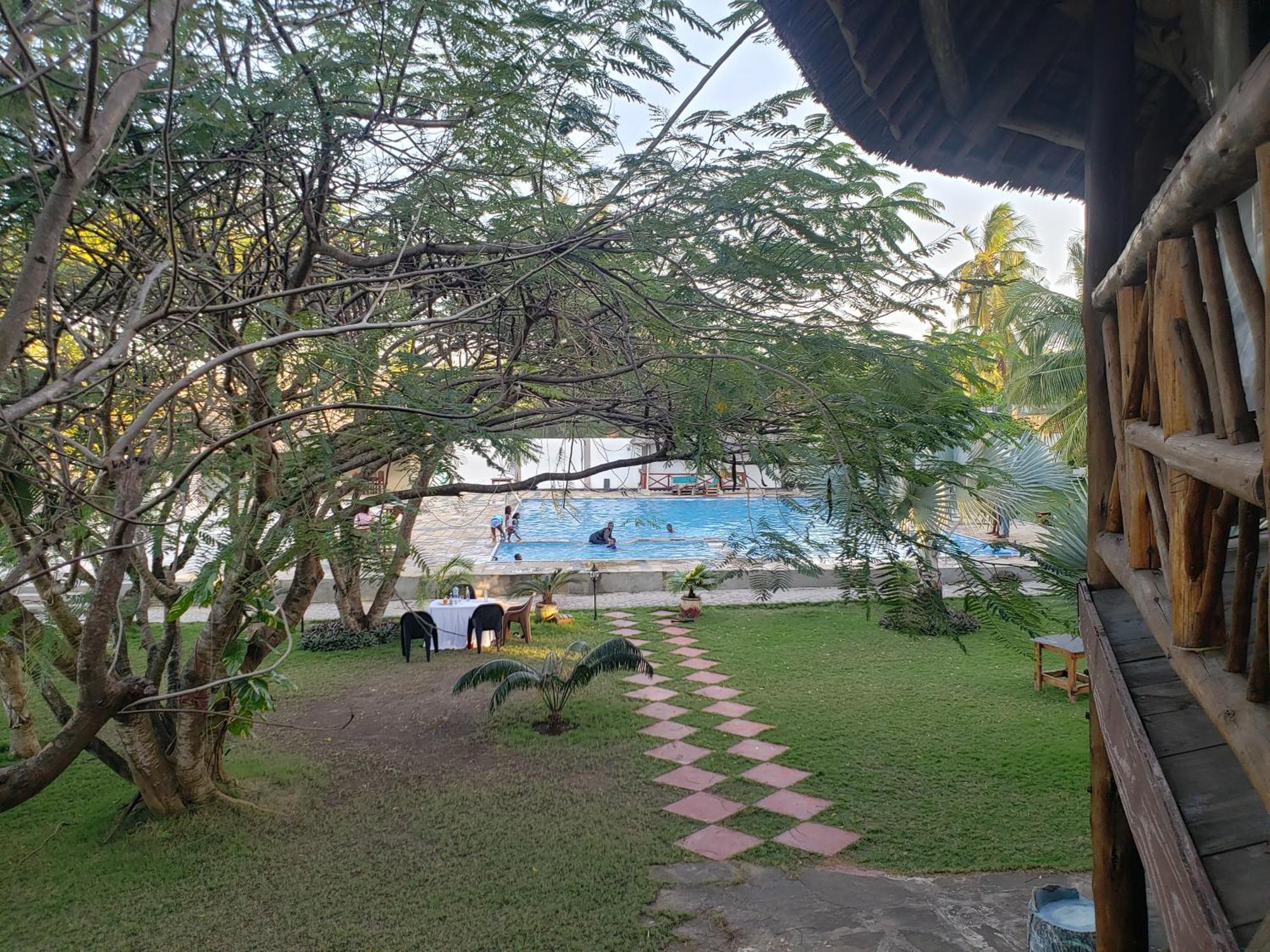 Kwa Mama Village Beach Resort Дар-ес-Салам Екстер'єр фото